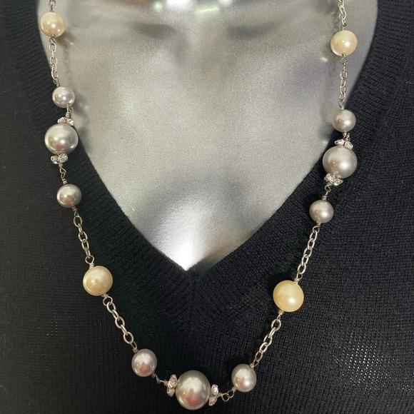 Stella & Dot Silver Chain w/ Pearl  Like Beads - Picture 2 of 3